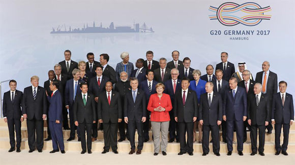 Los asistentaes a la Cumbre del G-20 posan para la foto de familia. Foto: AP